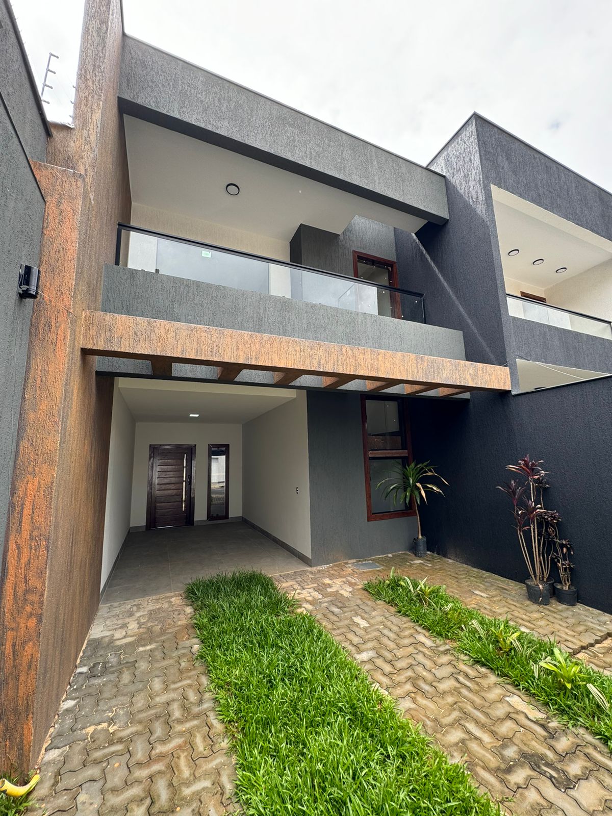 VENDO LINDA CASA DUPLEX NO BAIRRO JARDIM ARIZONA 